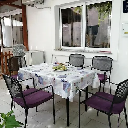 Lina Apartment *